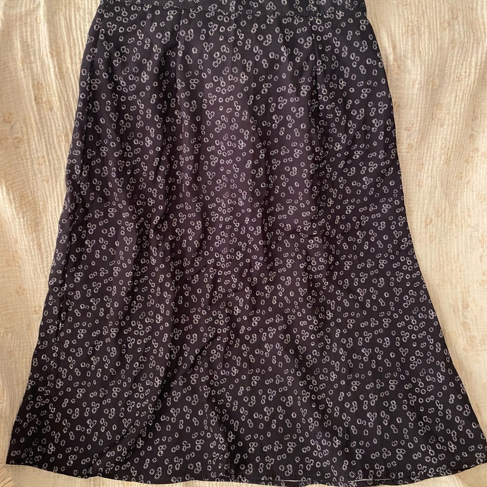 Light Flowy Navy White Floral Midi/Maxi Skirt — NWOT — Size Small